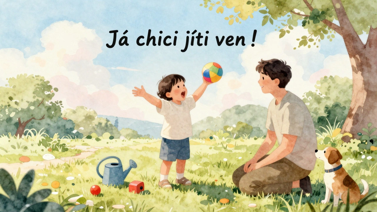 Dítě ve dvorku křičí &#039;Já chci jít ven!&#039; a drží míč, rodič se k němu skloní.